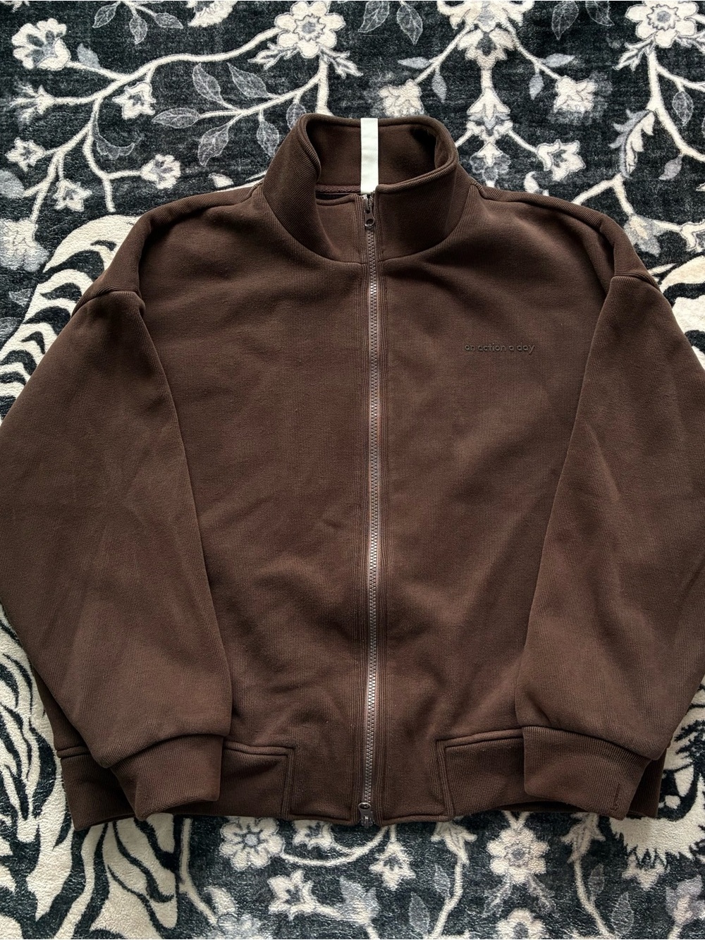 002 - WOMENS AN ACTION A DAY ATHLETIC YOGA WORKOUT ZIP UP JACKET